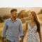 Una pareja caminando junta, simbolizando el camino esperanzador y compartido de la comprensión de la fertilidad.